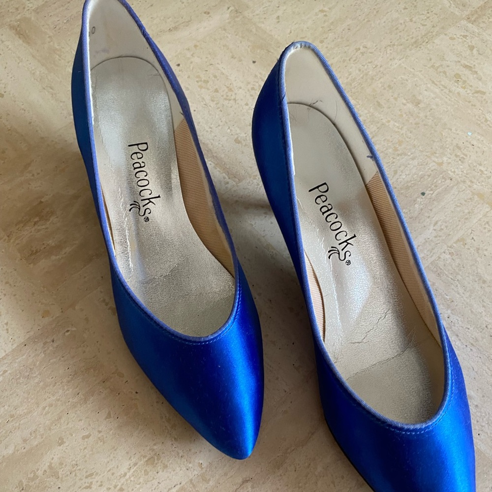 Ladies Peacock shoes, beautiful blue, size 8.